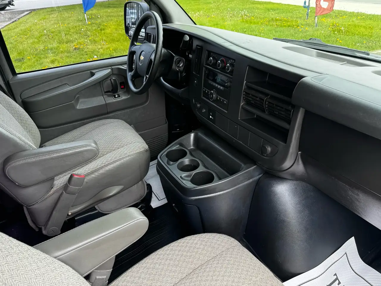 Chevrolet Express 3500 снимка Chevrolet Express 3500