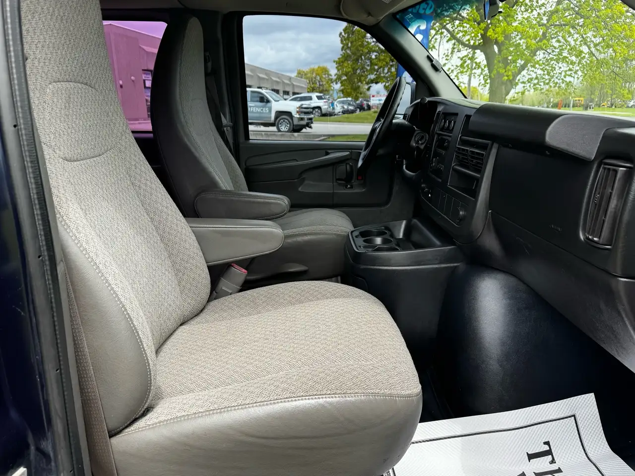 Chevrolet Express 3500 снимка Chevrolet Express 3500