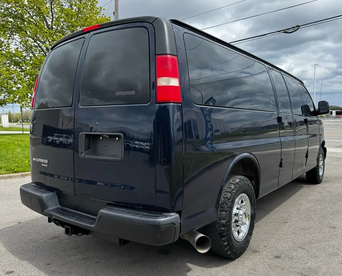 Chevrolet Express 3500 снимка Chevrolet Express 3500