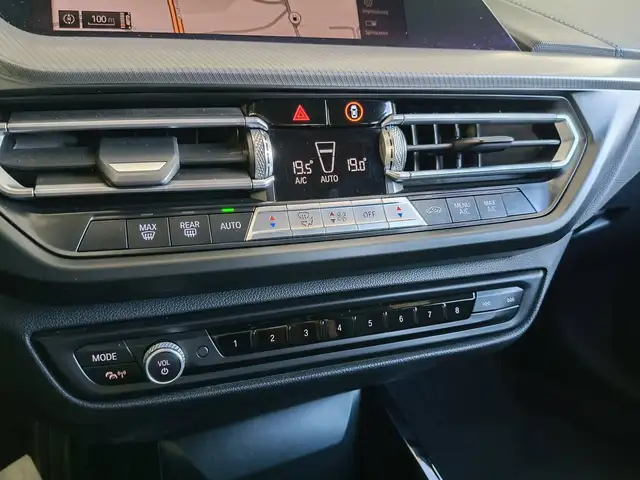 BMW 1 Series view 16