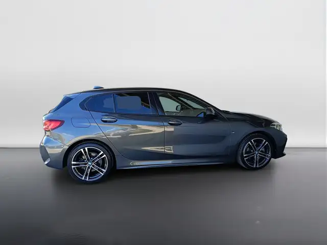 BMW 1 Series view 3