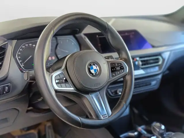 BMW 1 Series view 13