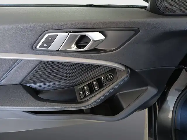 BMW 1 Series view 18