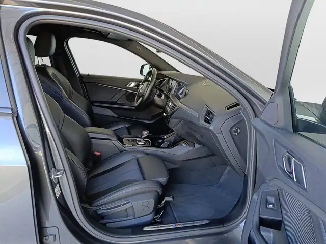 BMW 1 Series view 11