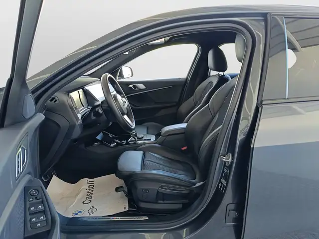 BMW 1 Series view 8