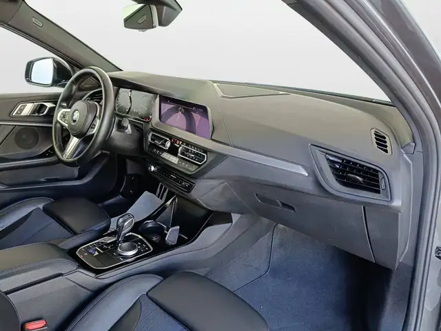 BMW 1 Series view 10