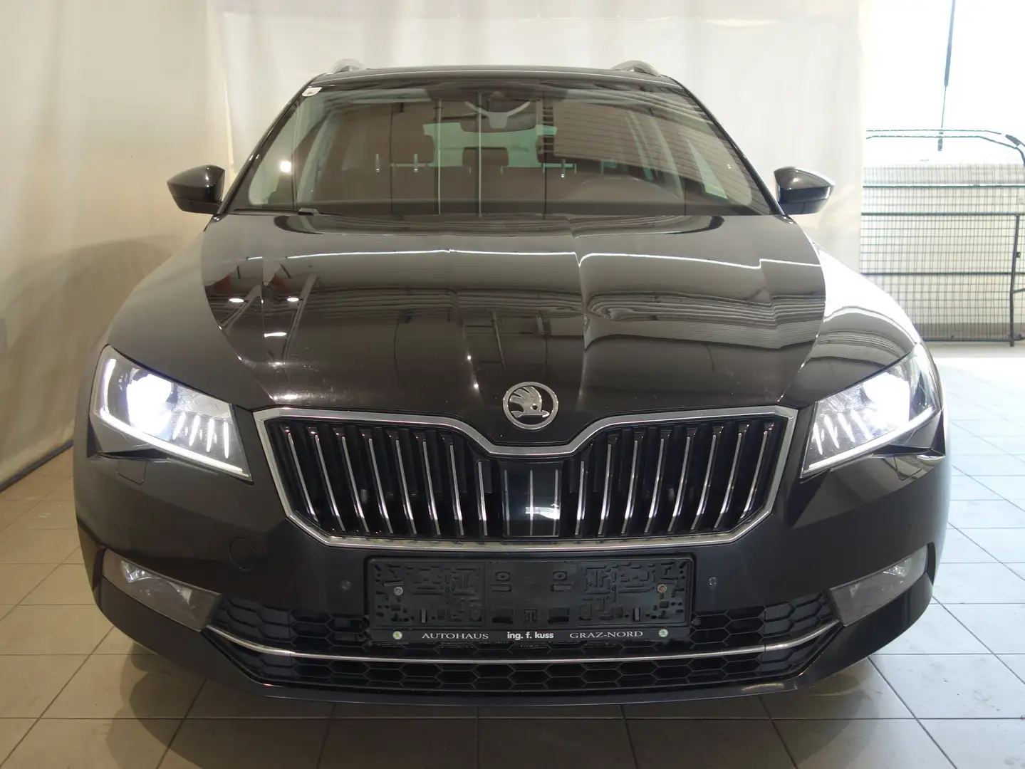 Skoda Superb Combi 4x4 Style TDI DSG Schwarz - 2