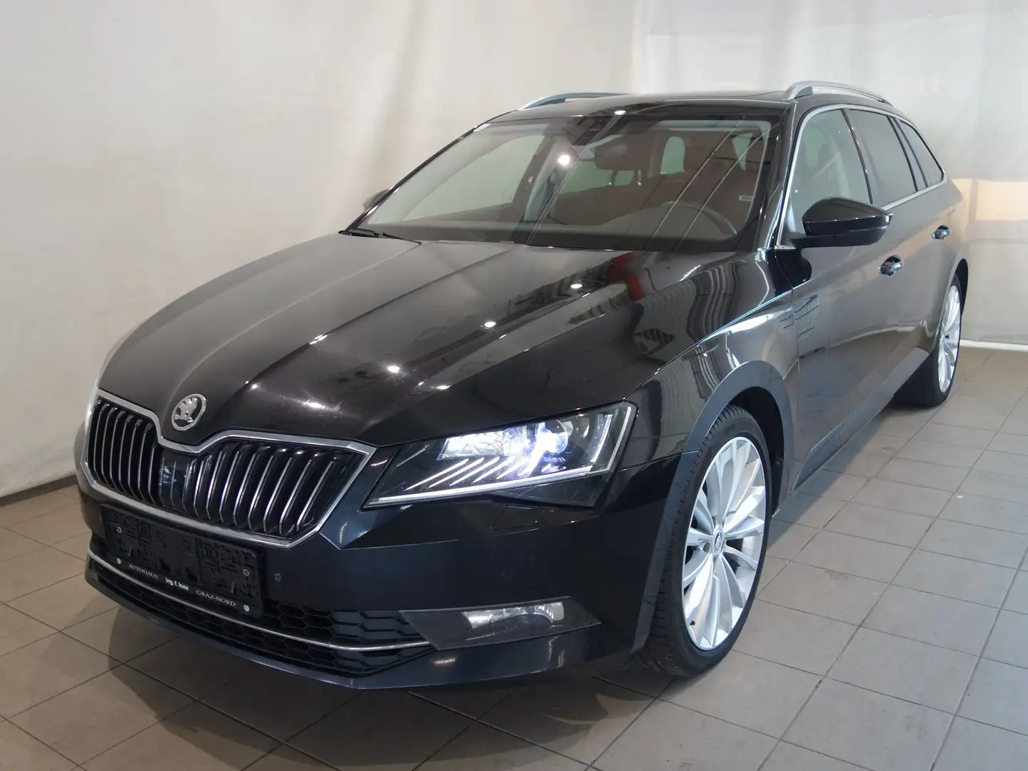 Skoda Superb Combi 4x4 Style TDI DSG Schwarz - 1