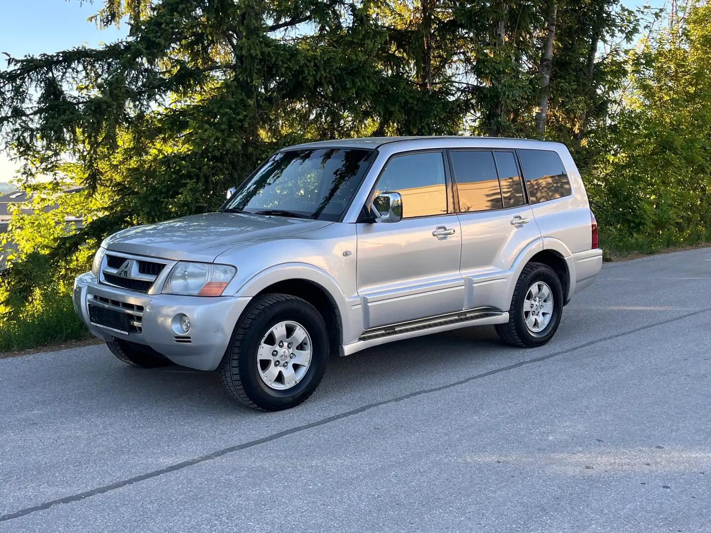 Mitsubishi Pajero 3,2 DI Automatik 4x4 neues Pickerl 7Sitze 130tkm Silber - 1