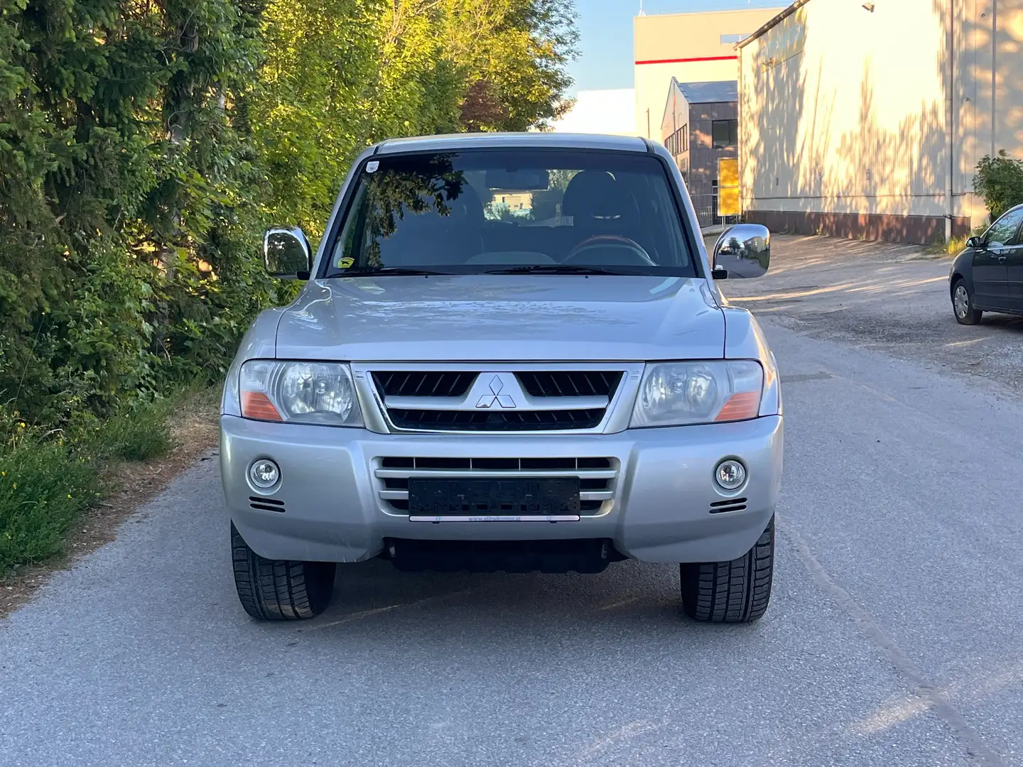 Mitsubishi Pajero 3,2 DI Automatik 4x4 neues Pickerl 7Sitze 130tkm Silber - 2
