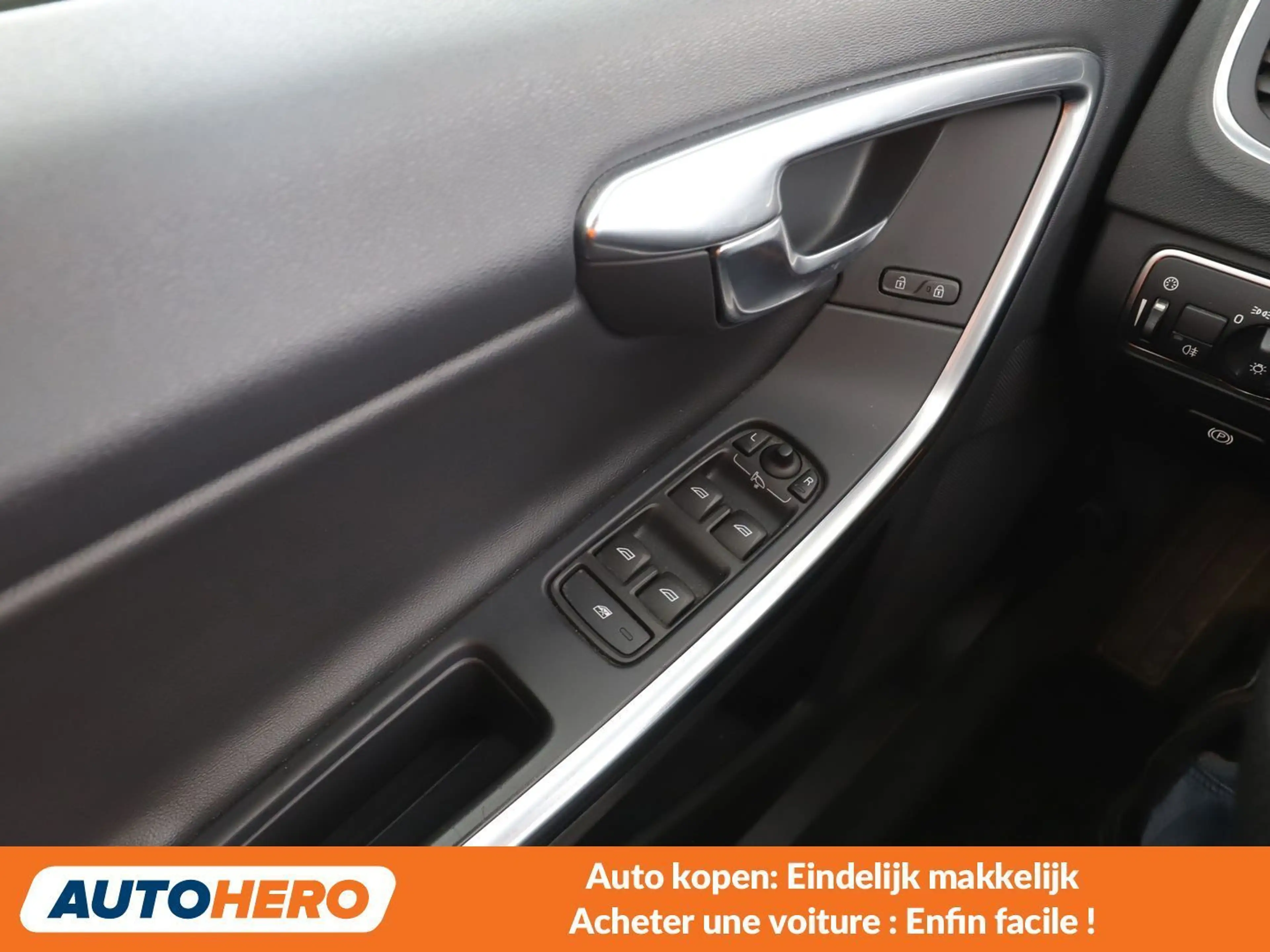 Volvo S60 2.0 D4 Momentum — photo 14