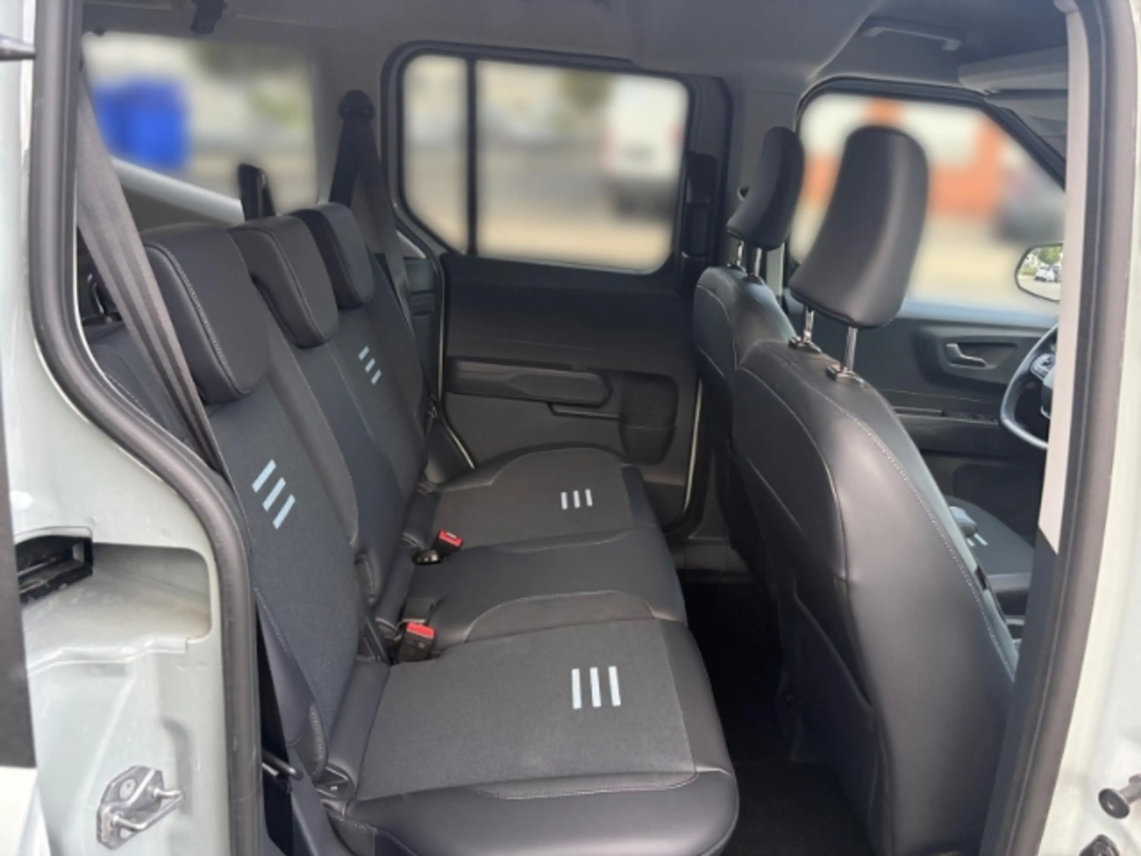 Ford Tourneo Courier BEV Active + Winterpaket 2 + Dach in weiß + Rückfa — photo 14