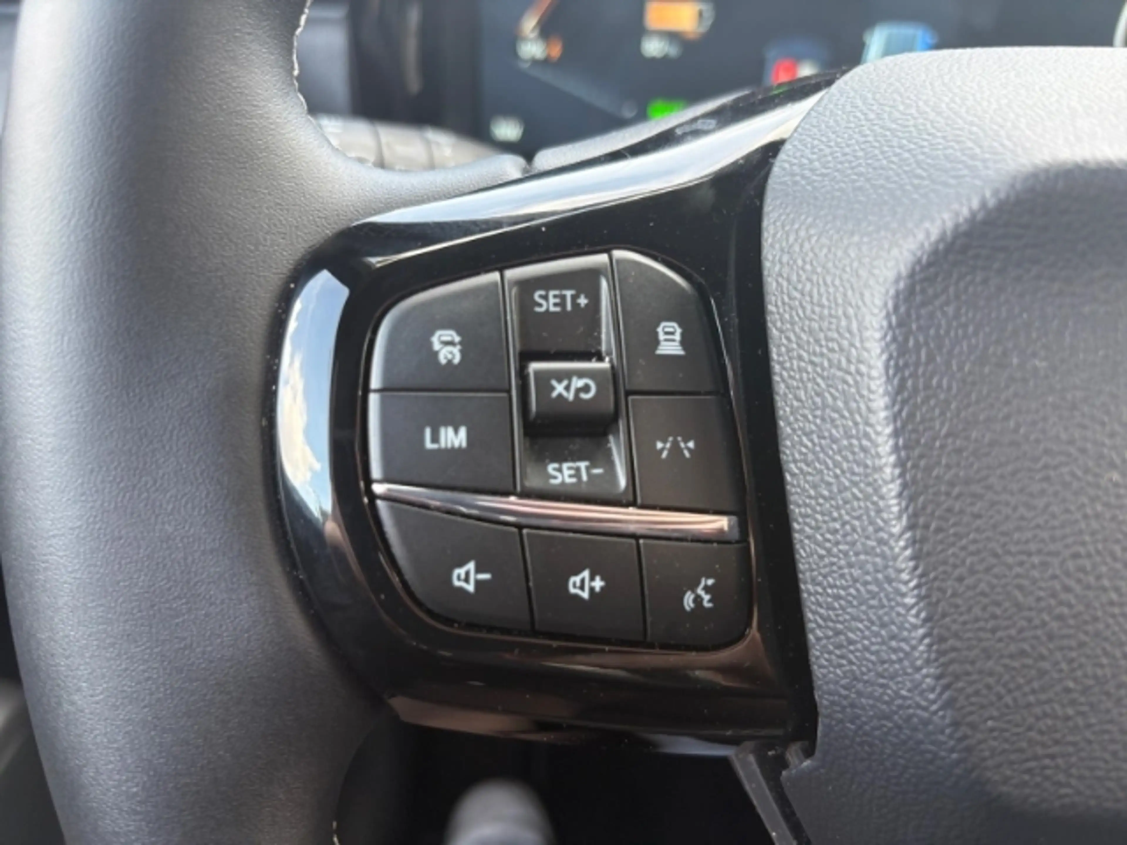 Ford Tourneo Courier BEV Active + Winterpaket 2 + Dach in weiß + Rückfa — photo 18