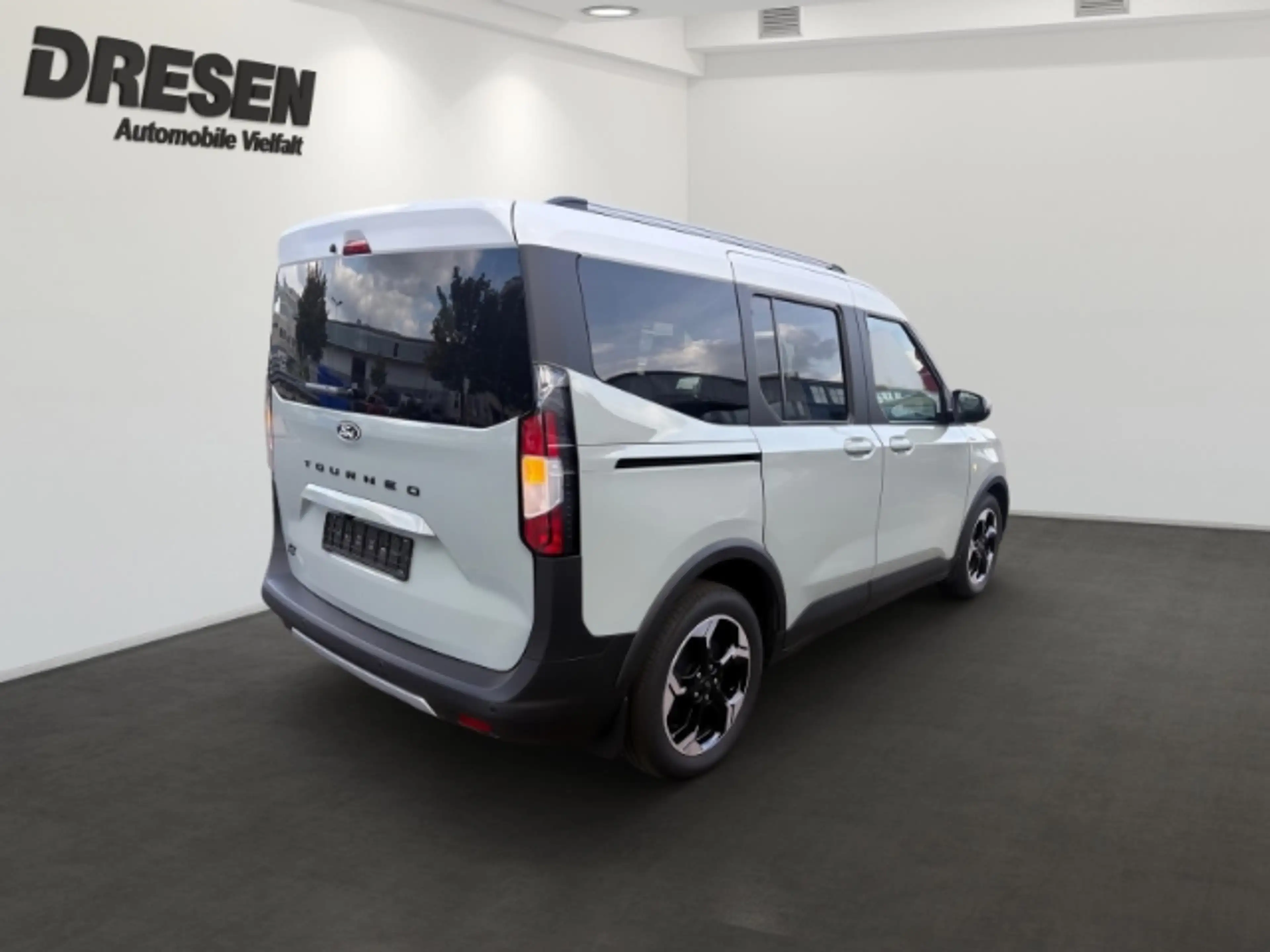 Ford Tourneo Courier BEV Active + Winterpaket 2 + Dach in weiß + Rückfa — photo 4