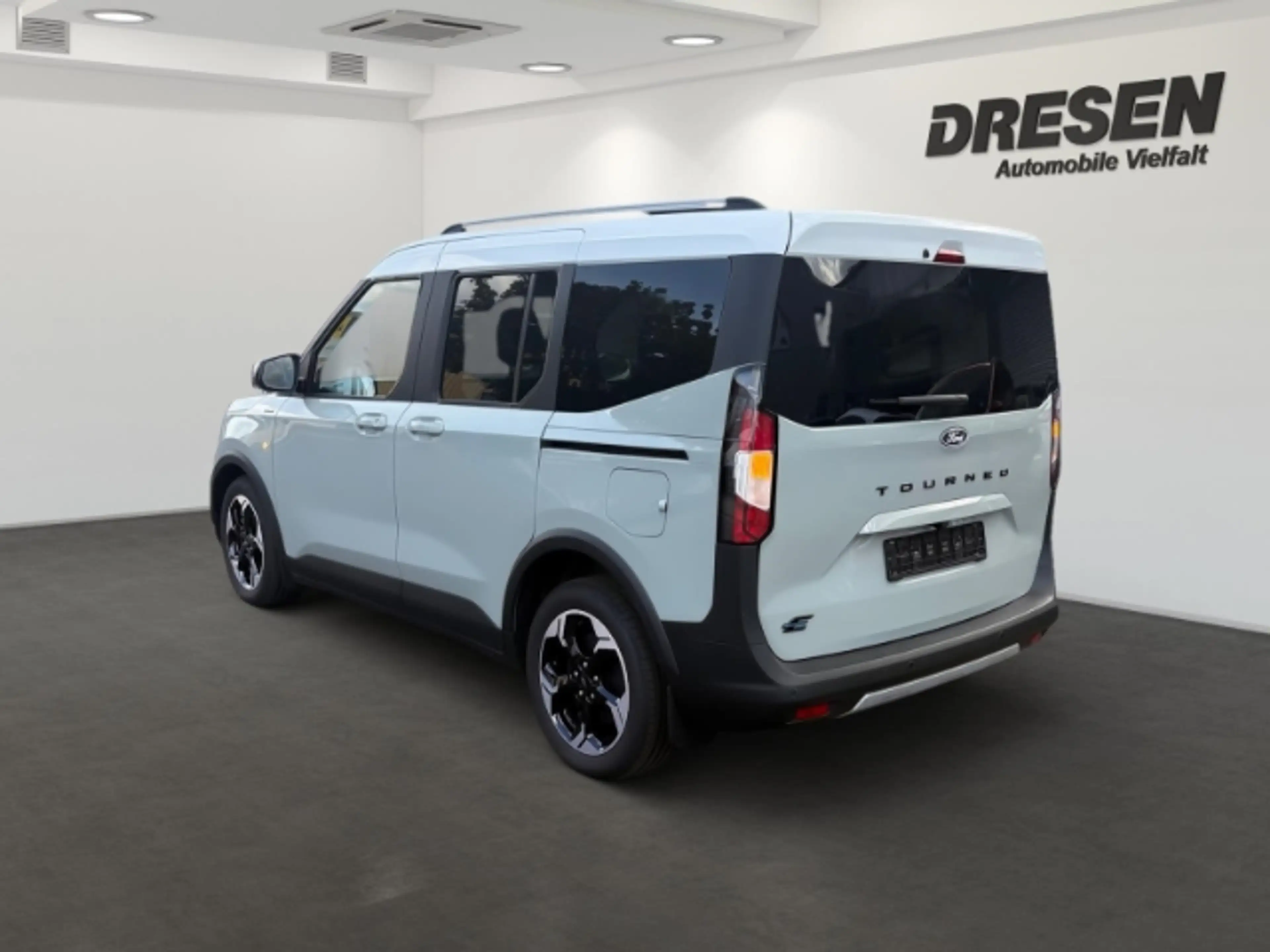 Ford Tourneo Courier BEV Active + Winterpaket 2 + Dach in weiß + Rückfa — photo 5