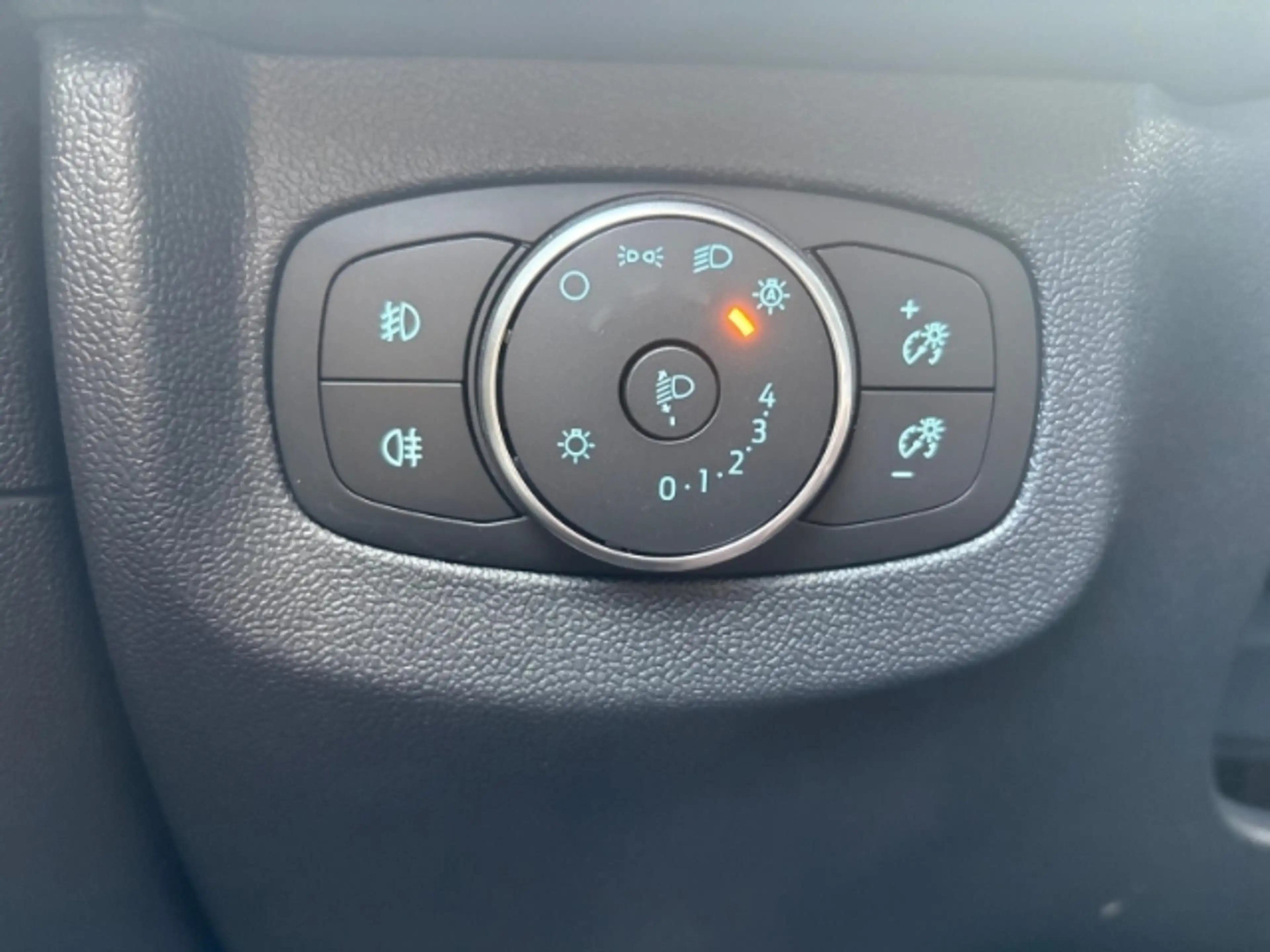 Ford Tourneo Courier BEV Active + Winterpaket 2 + Dach in weiß + Rückfa — photo 17