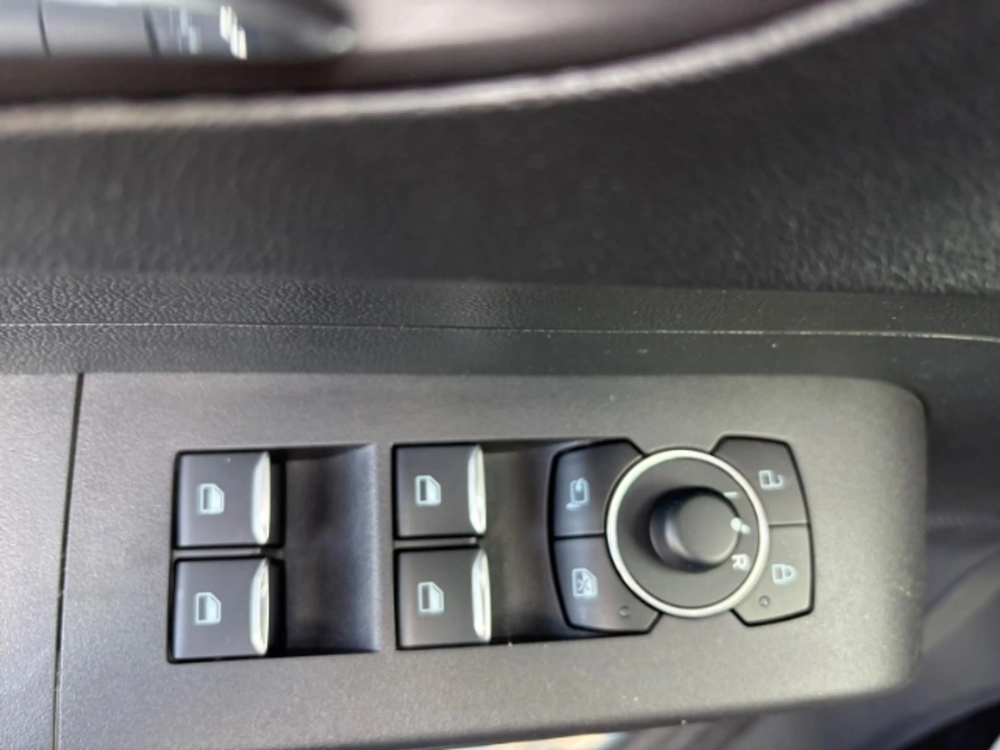 Ford Tourneo Courier BEV Active + Winterpaket 2 + Dach in weiß + Rückfa — photo 16