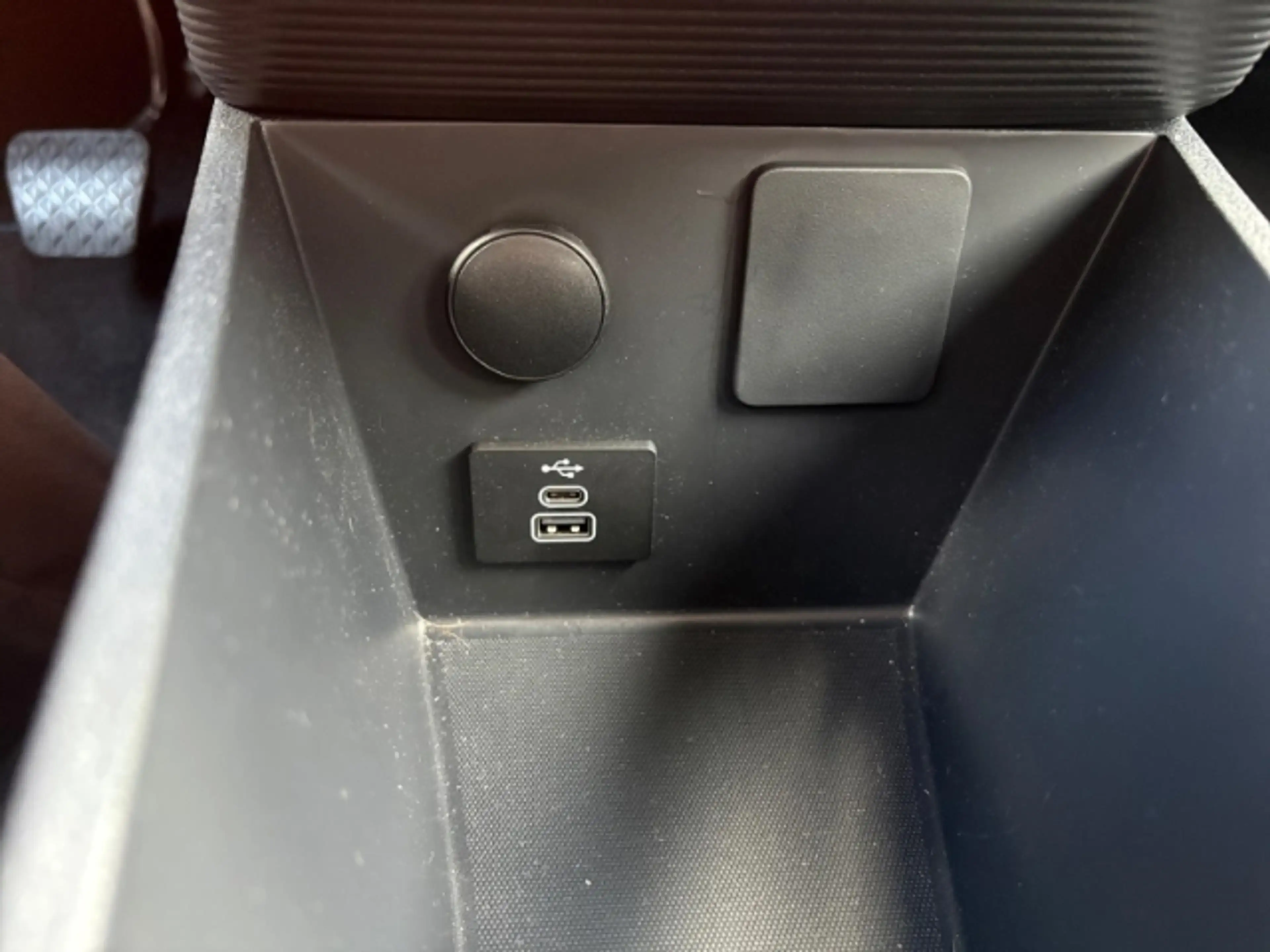 Ford Tourneo Courier BEV Active + Winterpaket 2 + Dach in weiß + Rückfa — photo 24