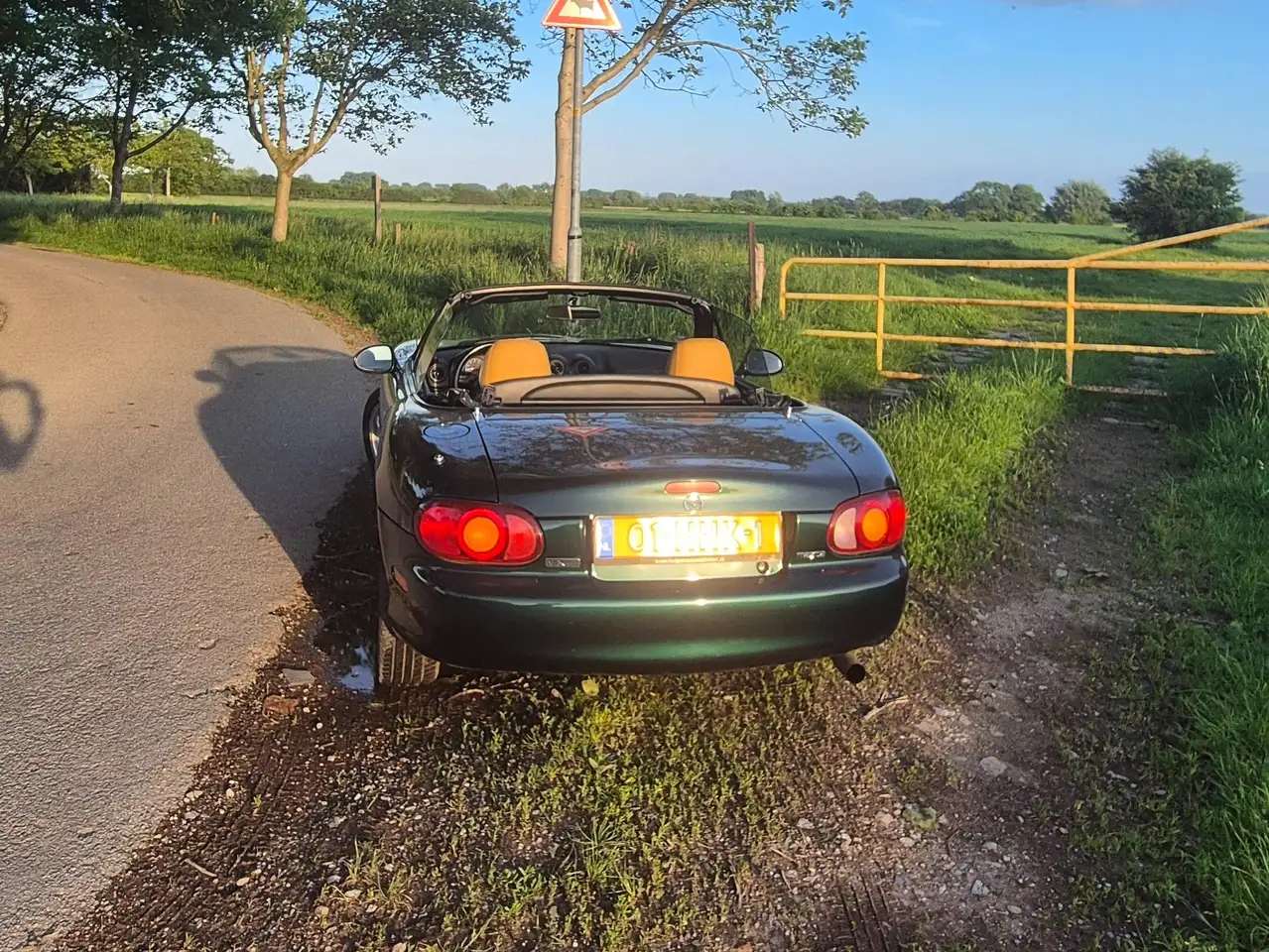 Mazda MX-5 1.6i Touring, foto 4
