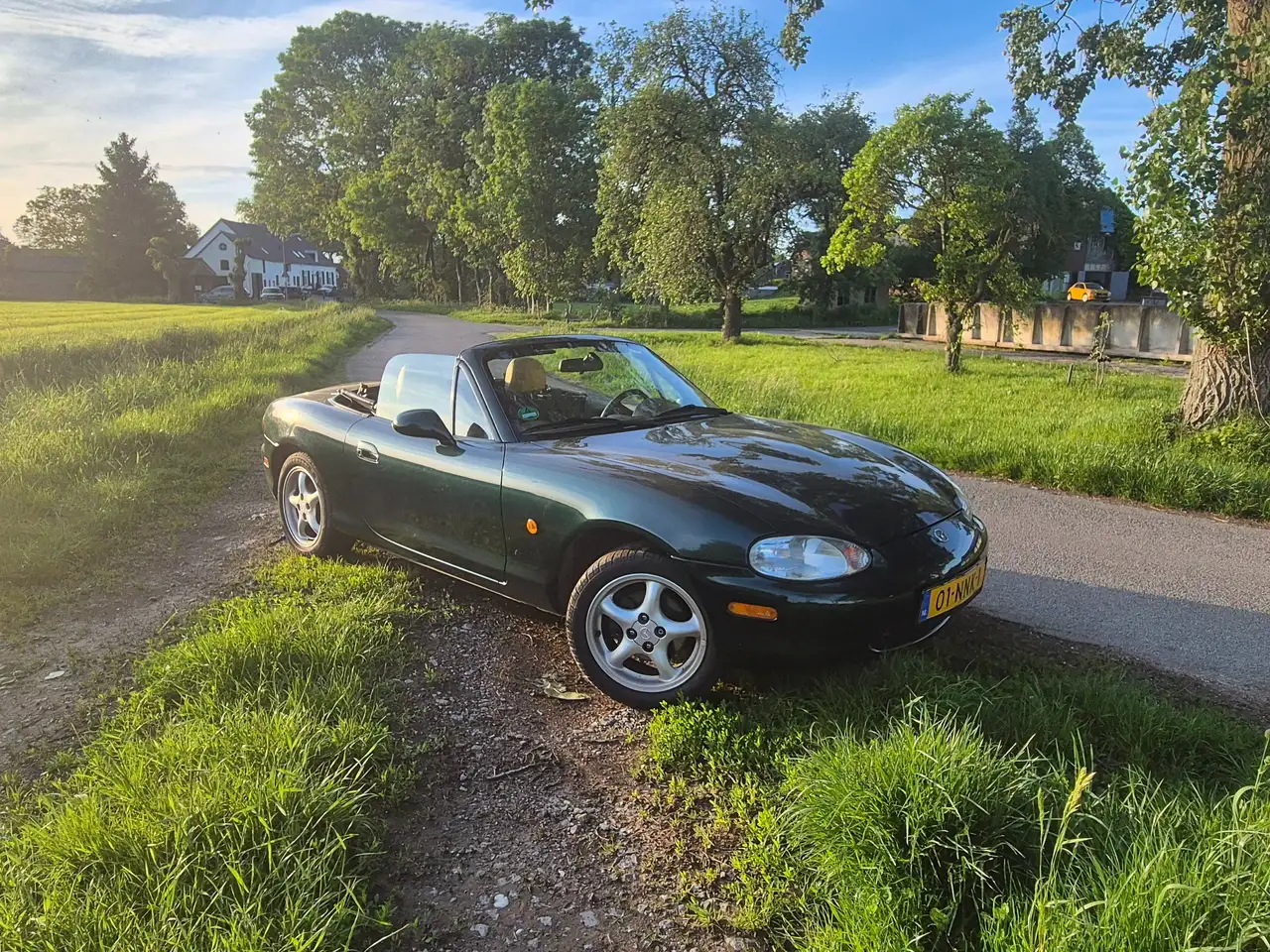 Mazda MX-5 1.6i Touring, foto 1