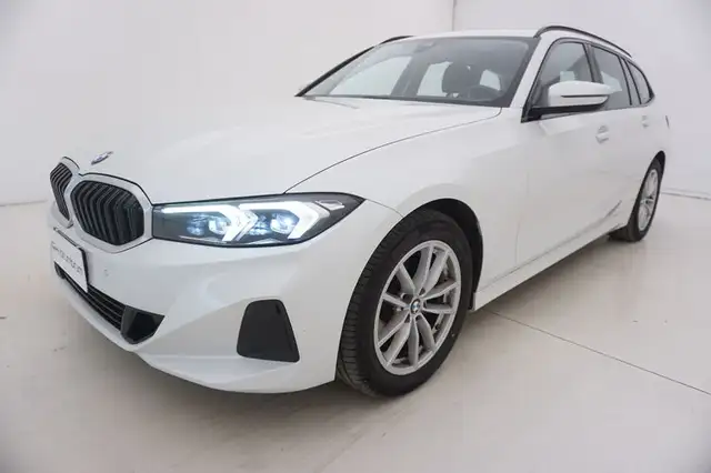 BMW 3 Series view 9