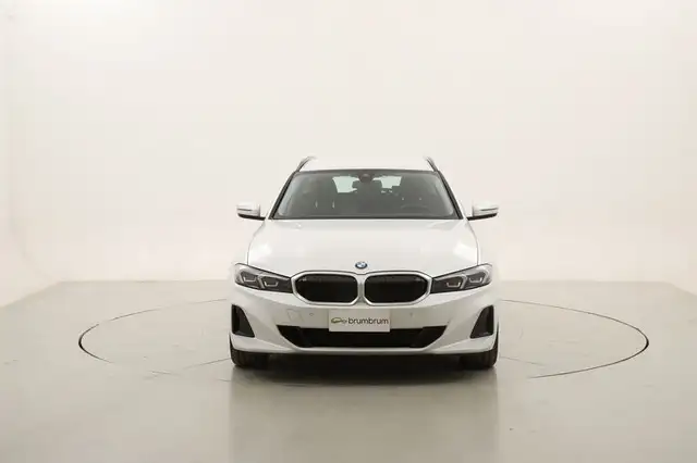 BMW 3 Series view 8