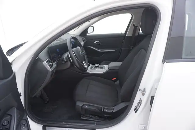 BMW 3 Series view 10