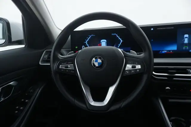BMW 3 Series view 11