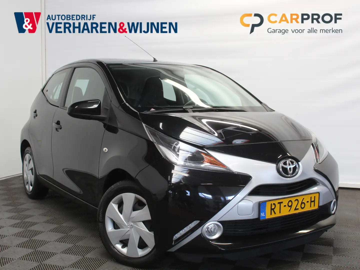 Toyota Aygo 1.0 VVT-i x-play CAMERA | CARPLAY | LED | AIRCO | Nero - 1