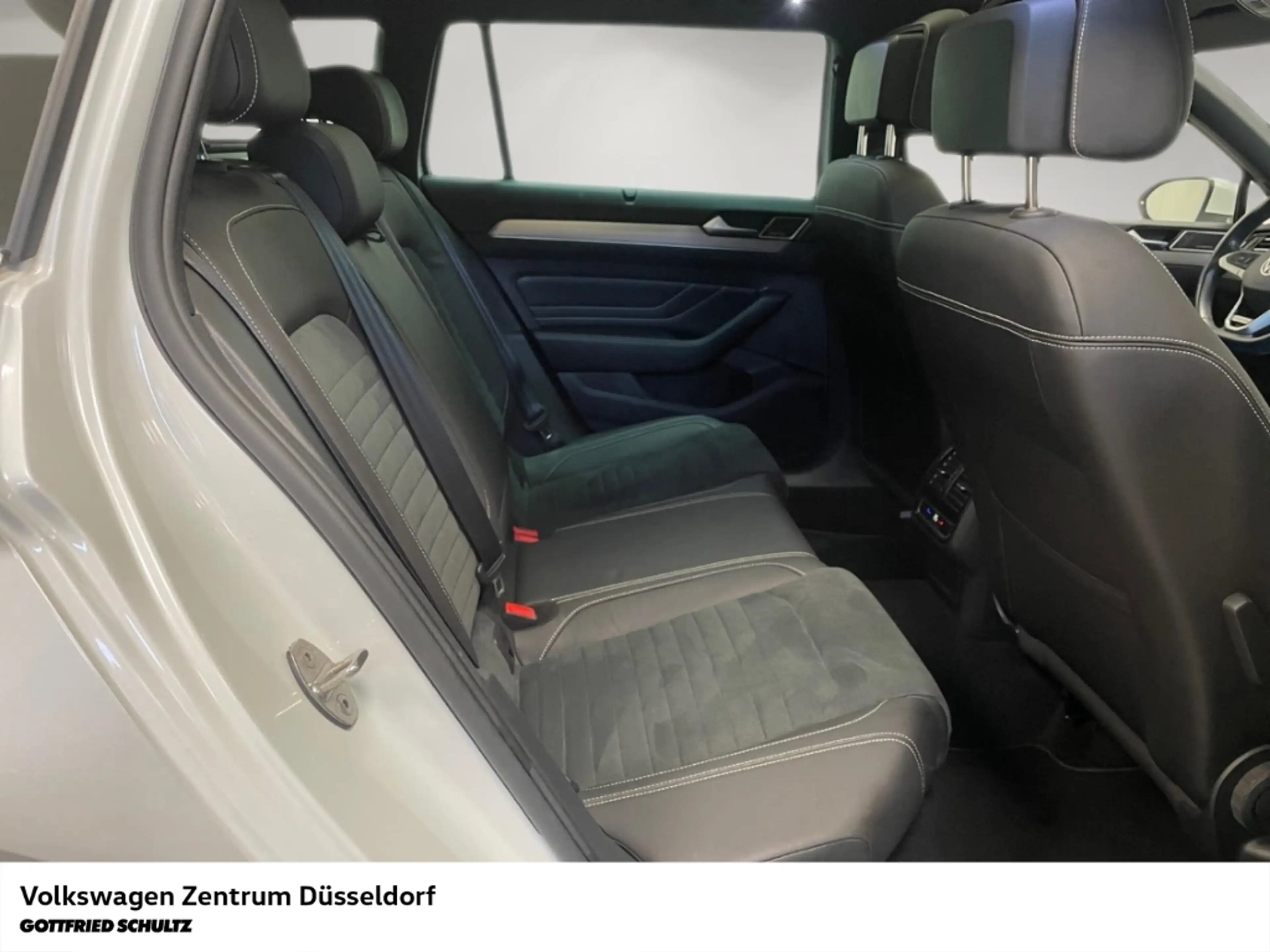 Volkswagen Passat Variant Elegance 2.0 TDI 4Motion DSG Navi Kamera Head-Up L — photo 6
