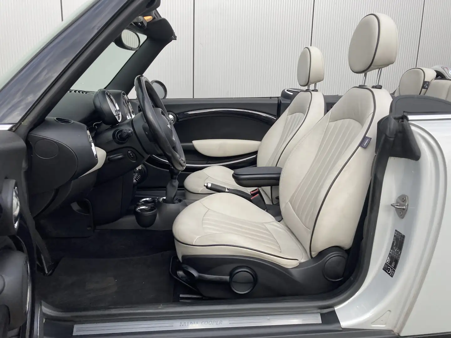 MINI Cooper Cabrio 1.6 Chili Unieke kleur! | Stoelverwarming | 116PK Wit - 2