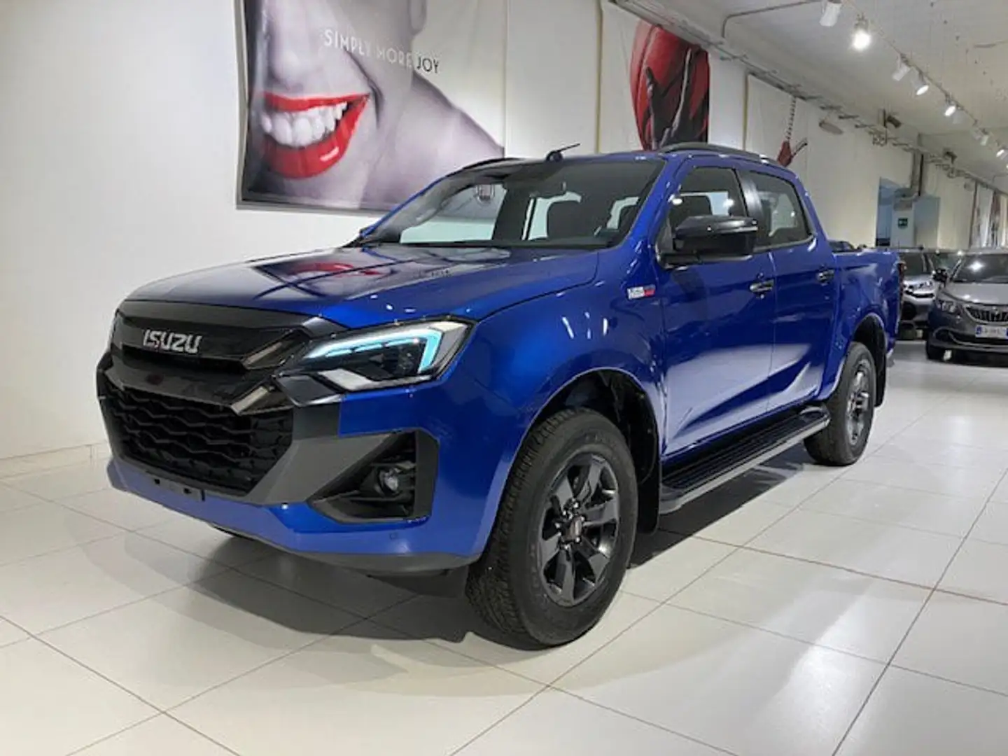 Isuzu D-Max 1.9 aut. Crew Nitro Sport Cab Modrá - 1