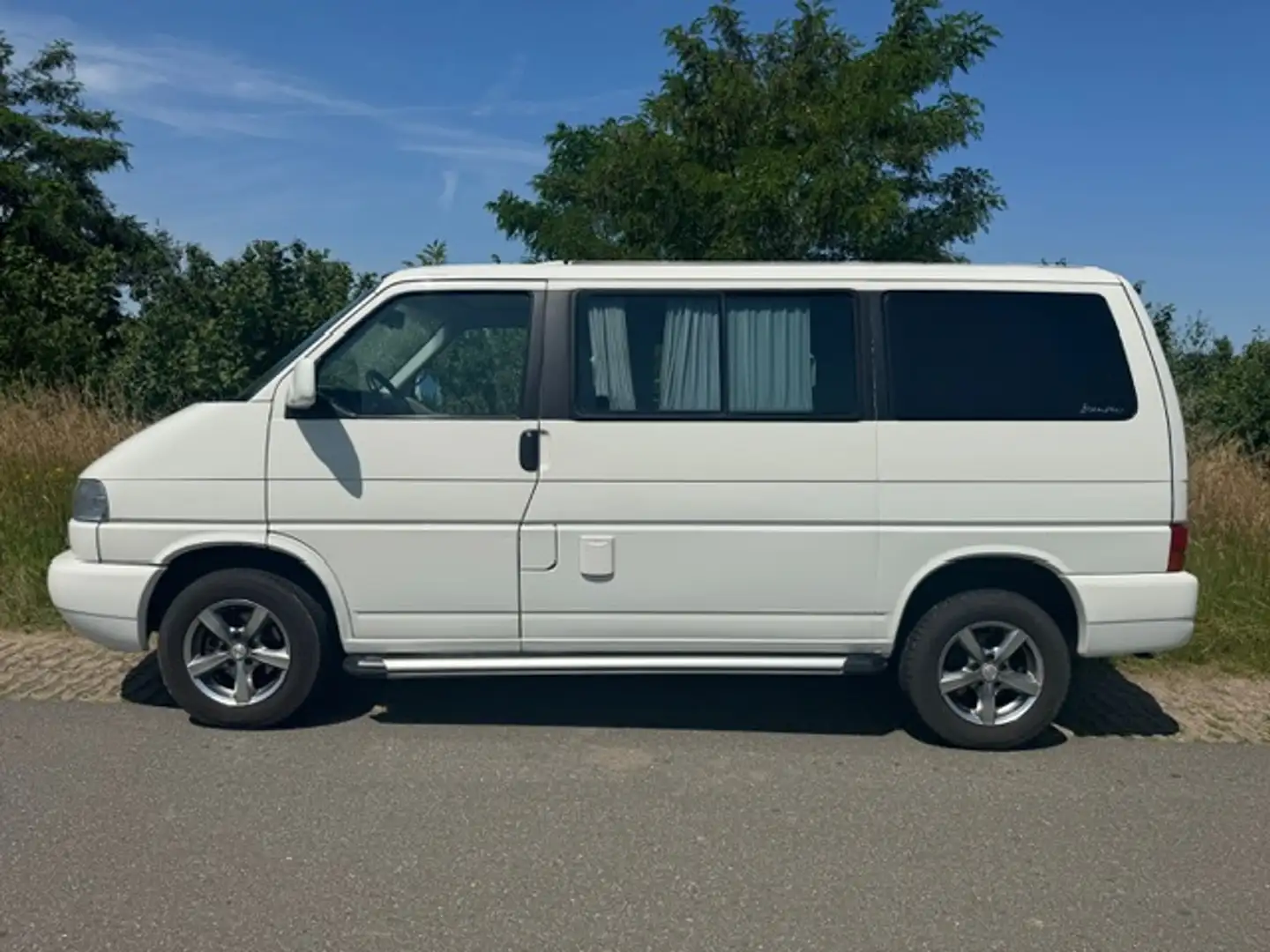 Volkswagen Transporter 2.5 TDI 1.0 75KW DC White - 1