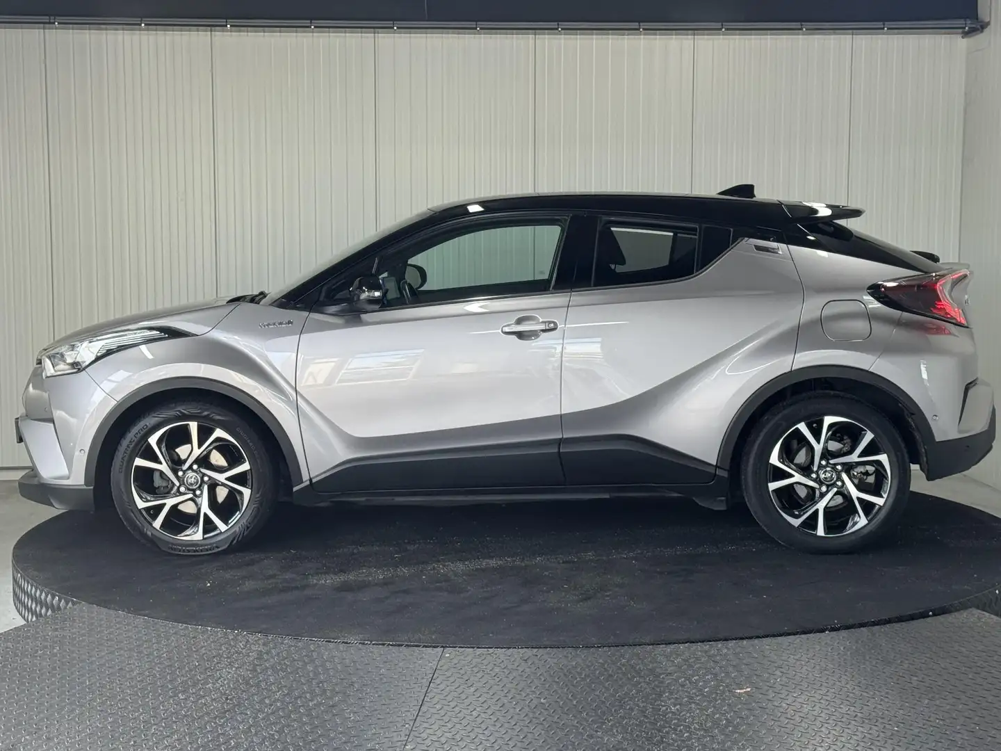 Toyota C-HR 1.8 Hybrid Bitone Navi LED Cruise PDC Grijs - 2