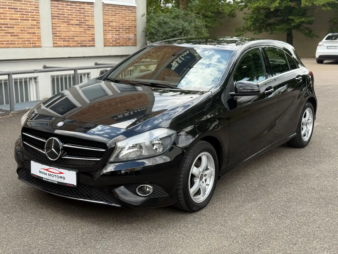 Mercedes-Benz A 180 A -Klasse *NAVI*SHZ*Teilleder*S-Heft Schwarz - 1