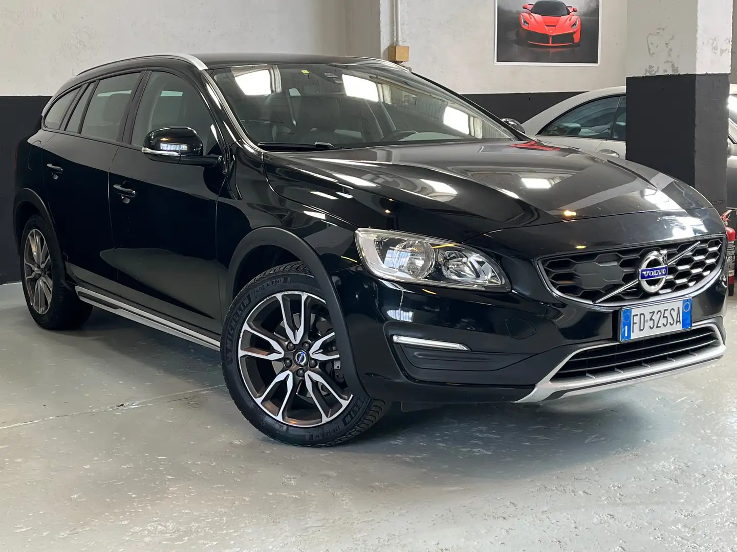 Volvo V60 Cross Country V60 Cross Country 2.0 d3 Business geartronic Schwarz - 1
