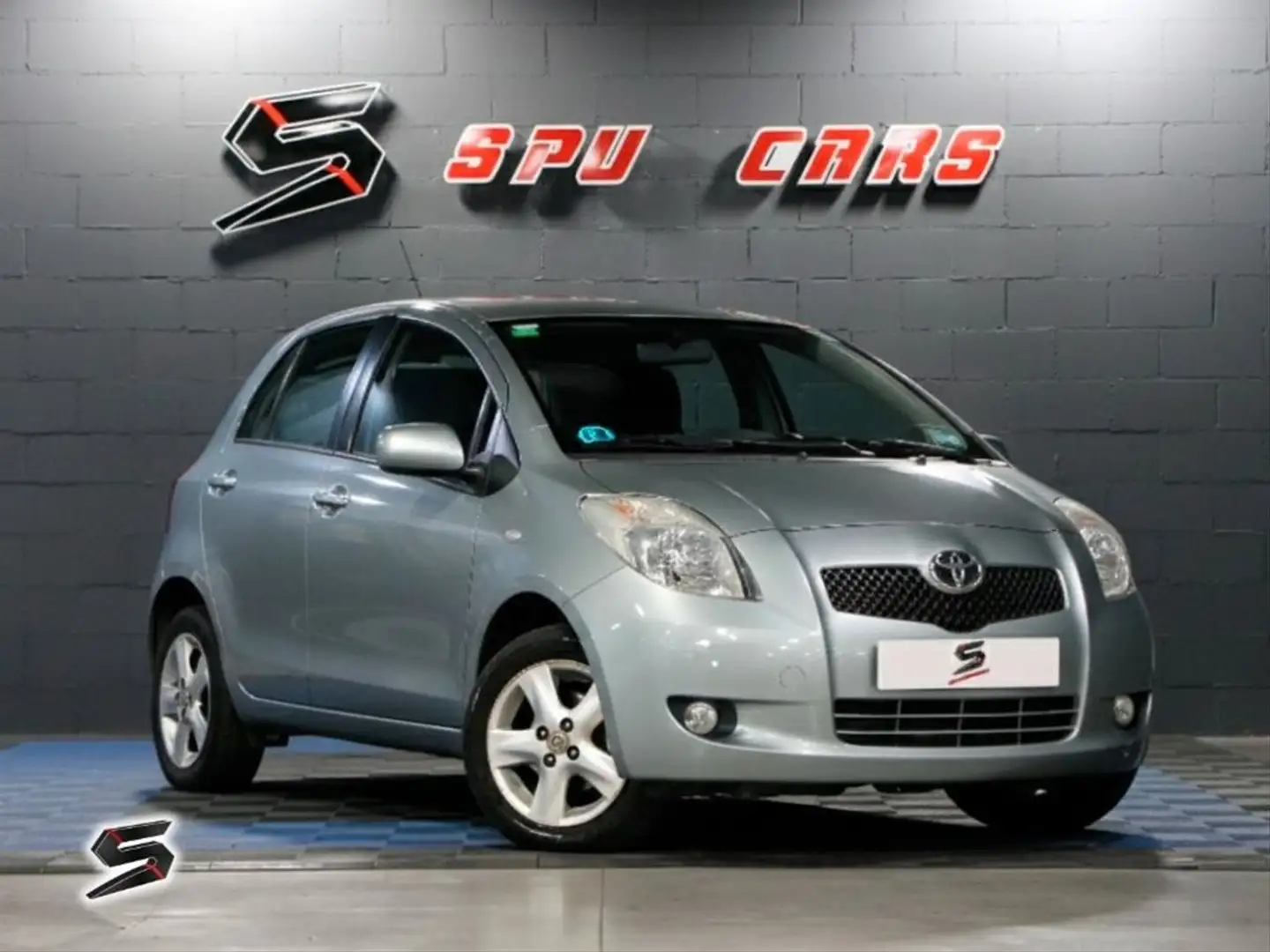 Toyota Yaris 1.3 VVTI Active Gris - 1