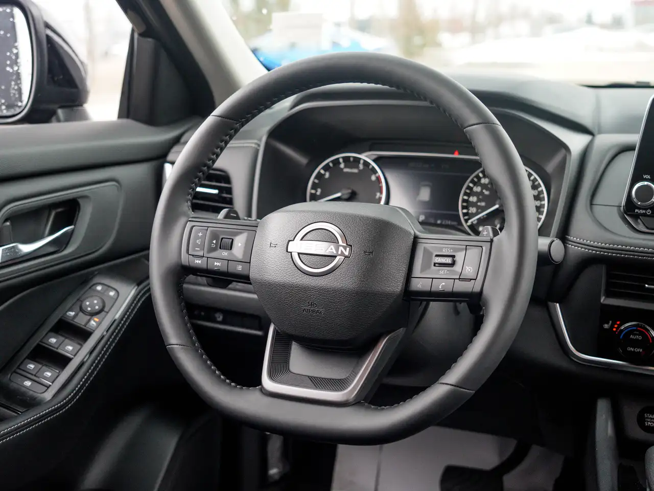 Nissan Rogue снимка Nissan Rogue