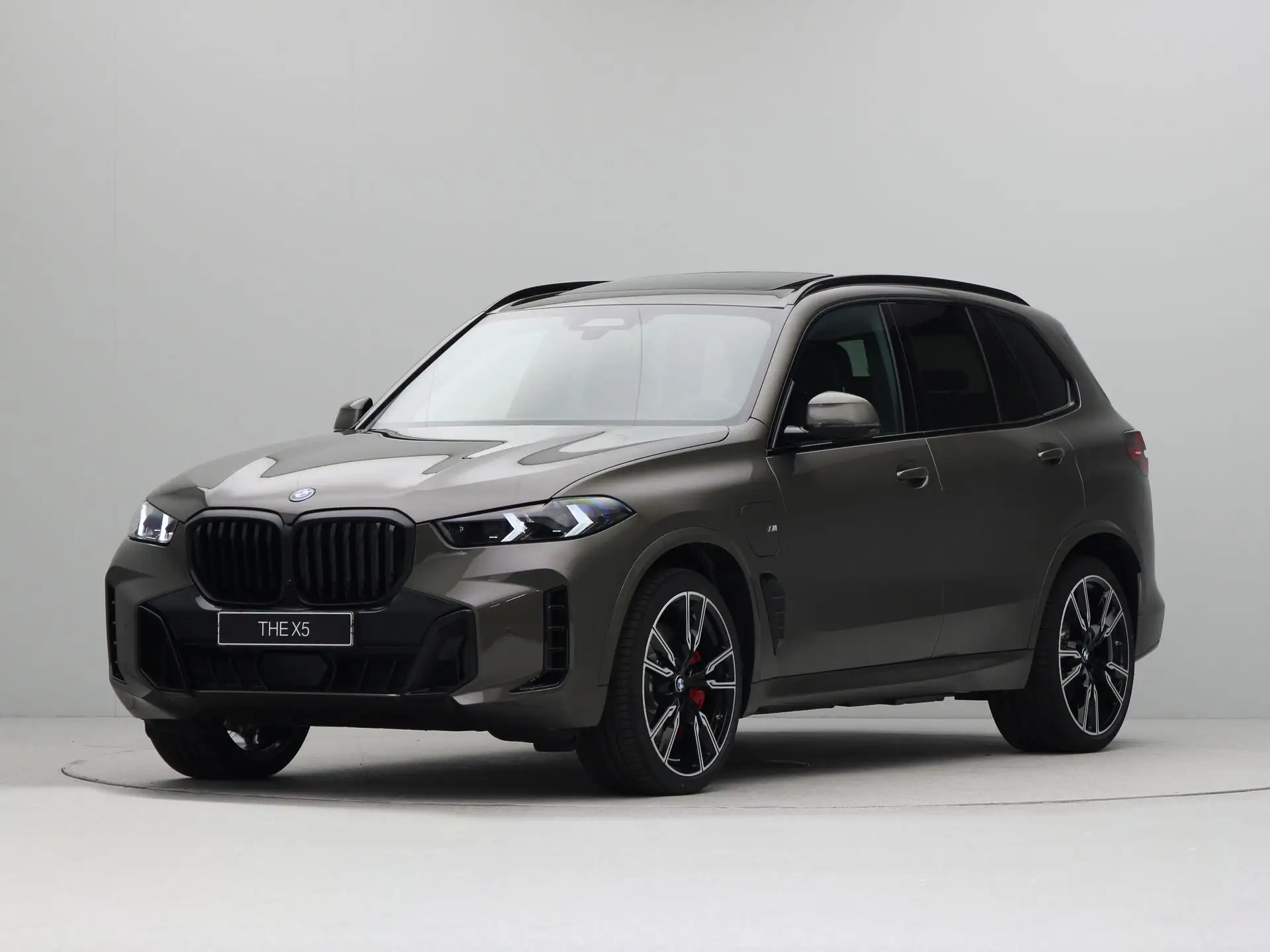 BMW X5 50e 2026 건메탈 사진 1