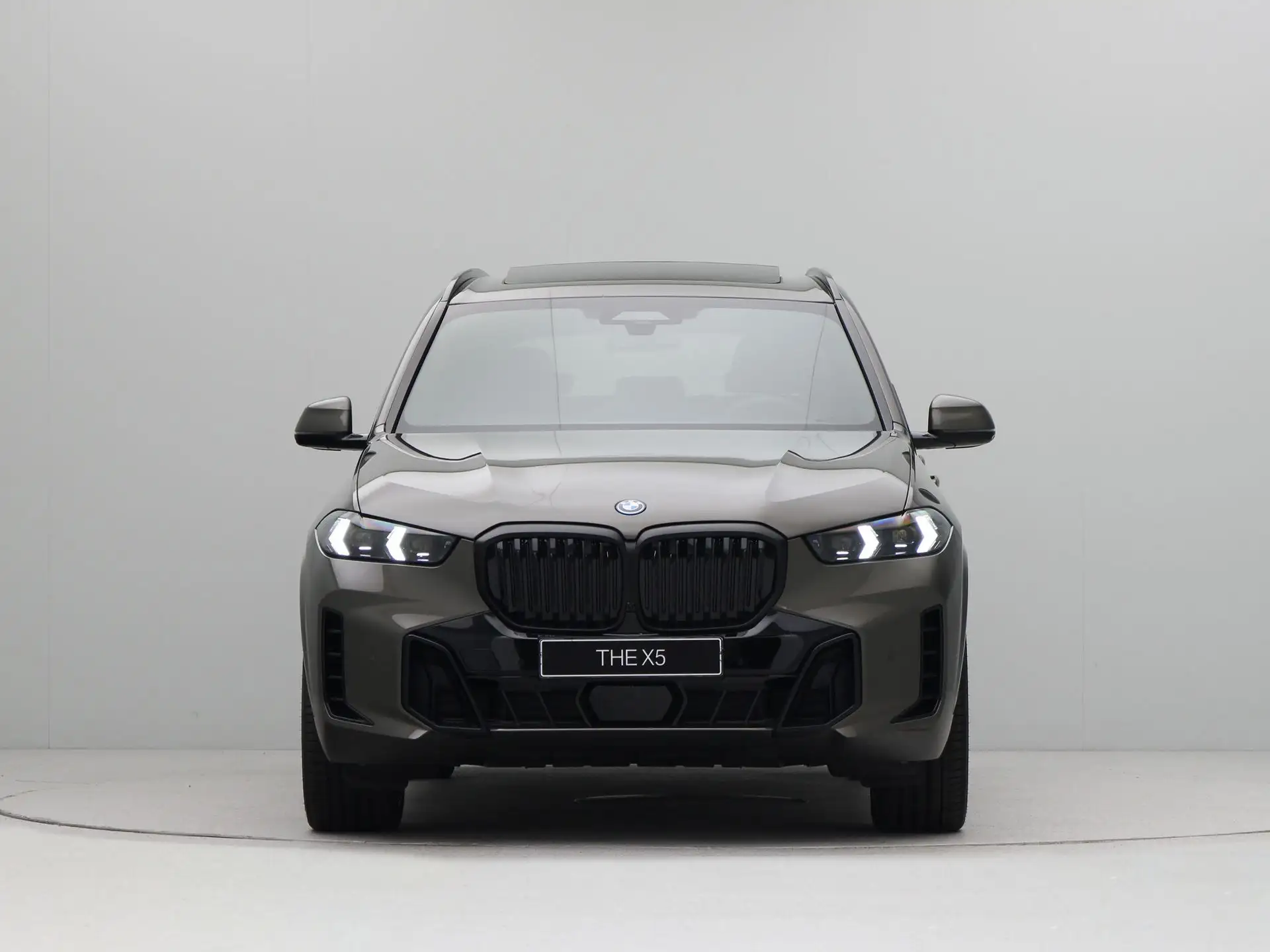 BMW X5 50e 2026 건메탈 사진 2