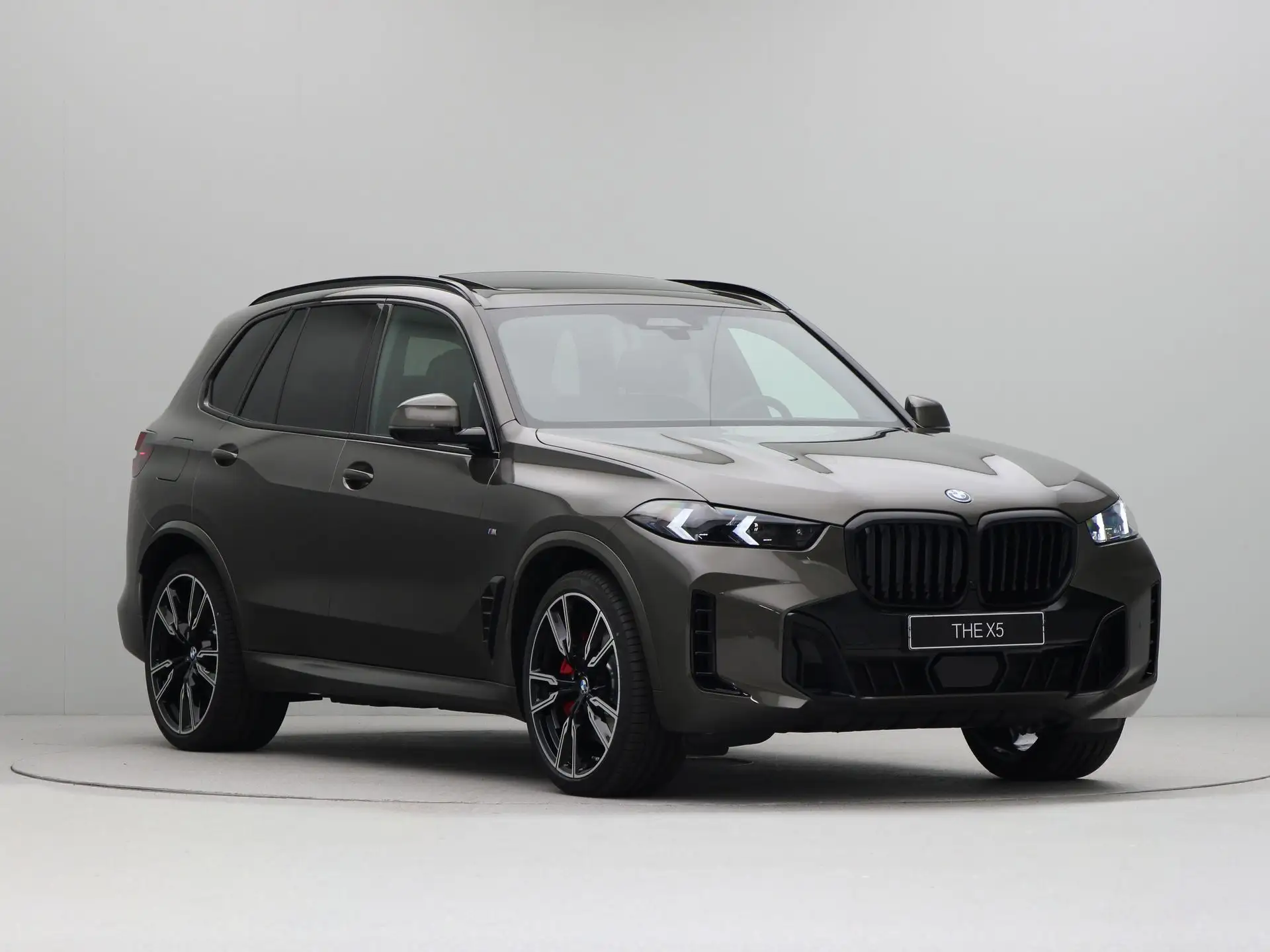 BMW X5 50e 2026 건메탈 사진 3
