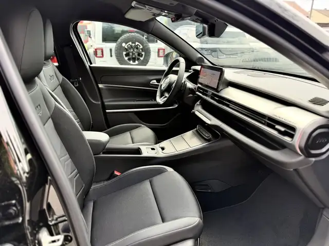 Jeep Avenger view 12