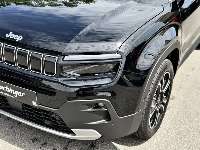 Jeep Avenger view 3