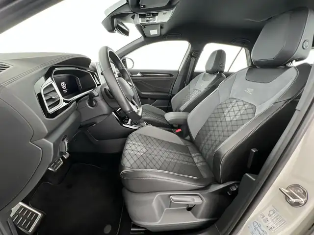 Volkswagen T-Roc view 8