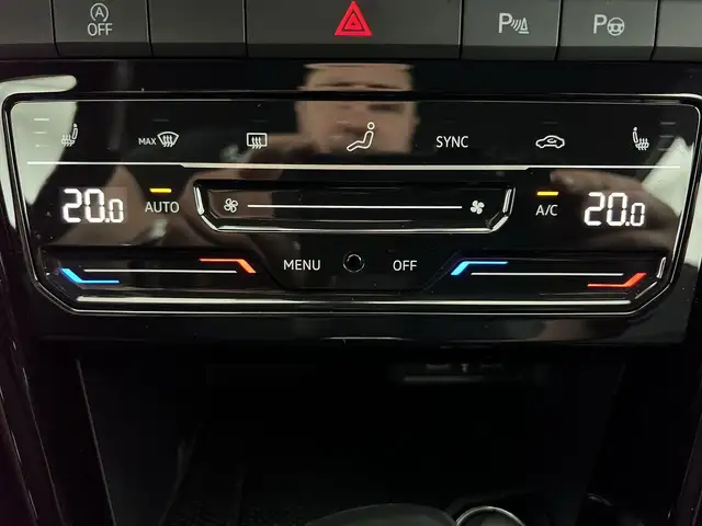 Volkswagen T-Roc view 13