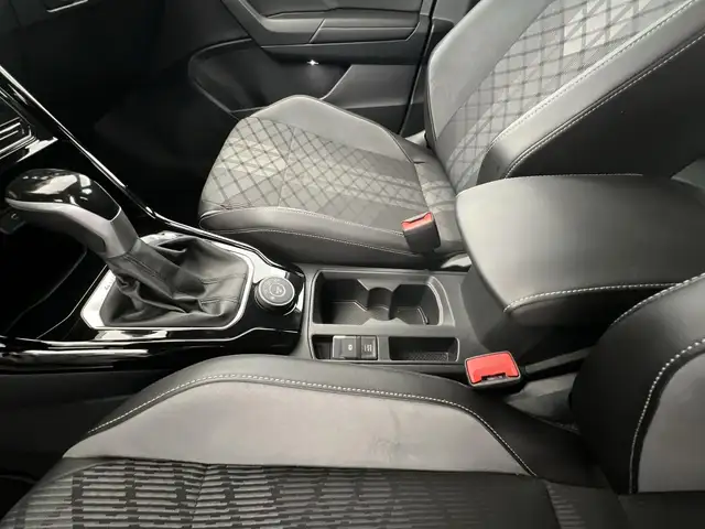 Volkswagen T-Roc view 15