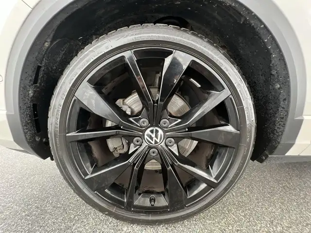 Volkswagen T-Roc view 6
