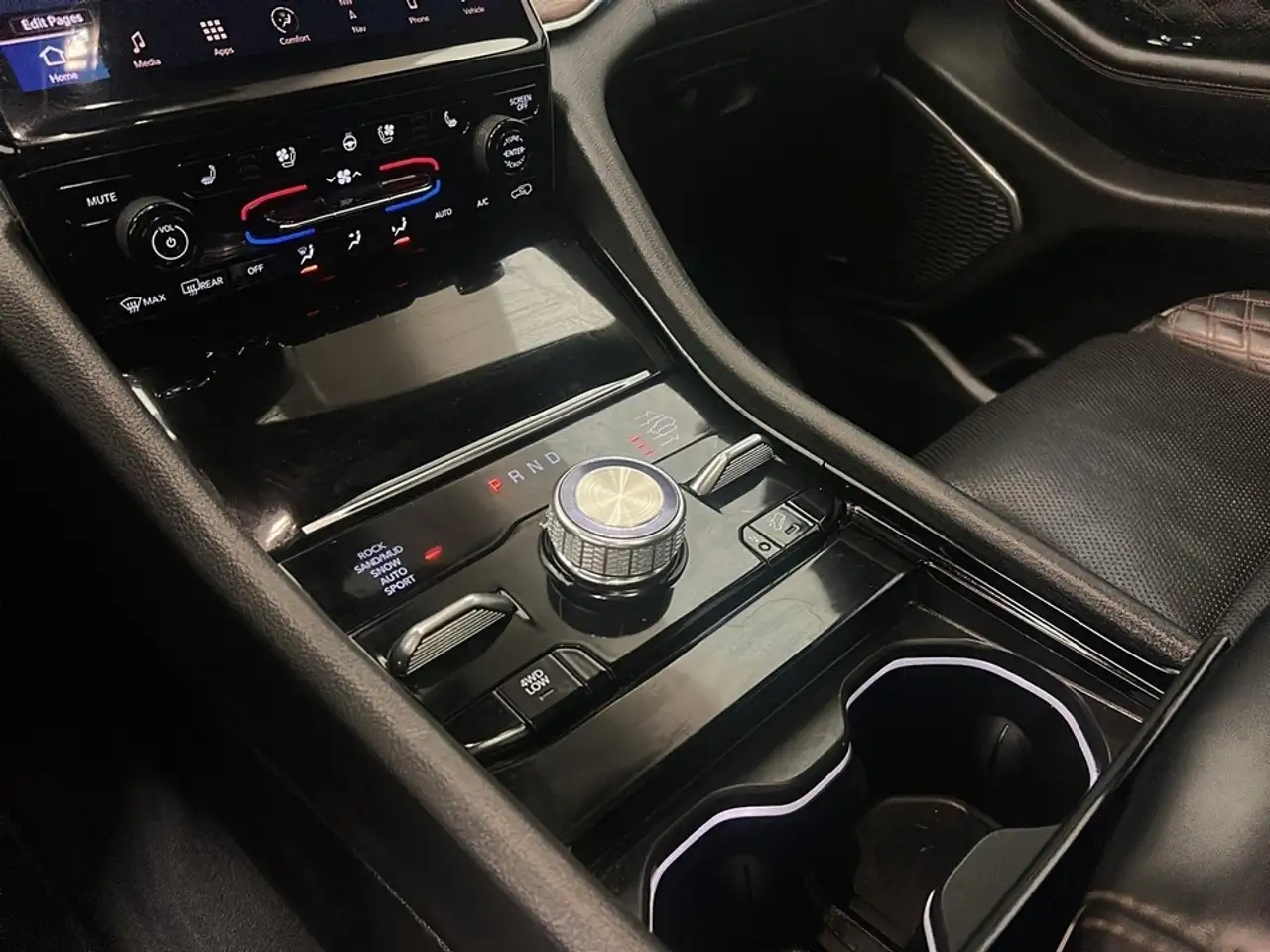Jeep Grand Cherokee снимка Jeep Grand Cherokee