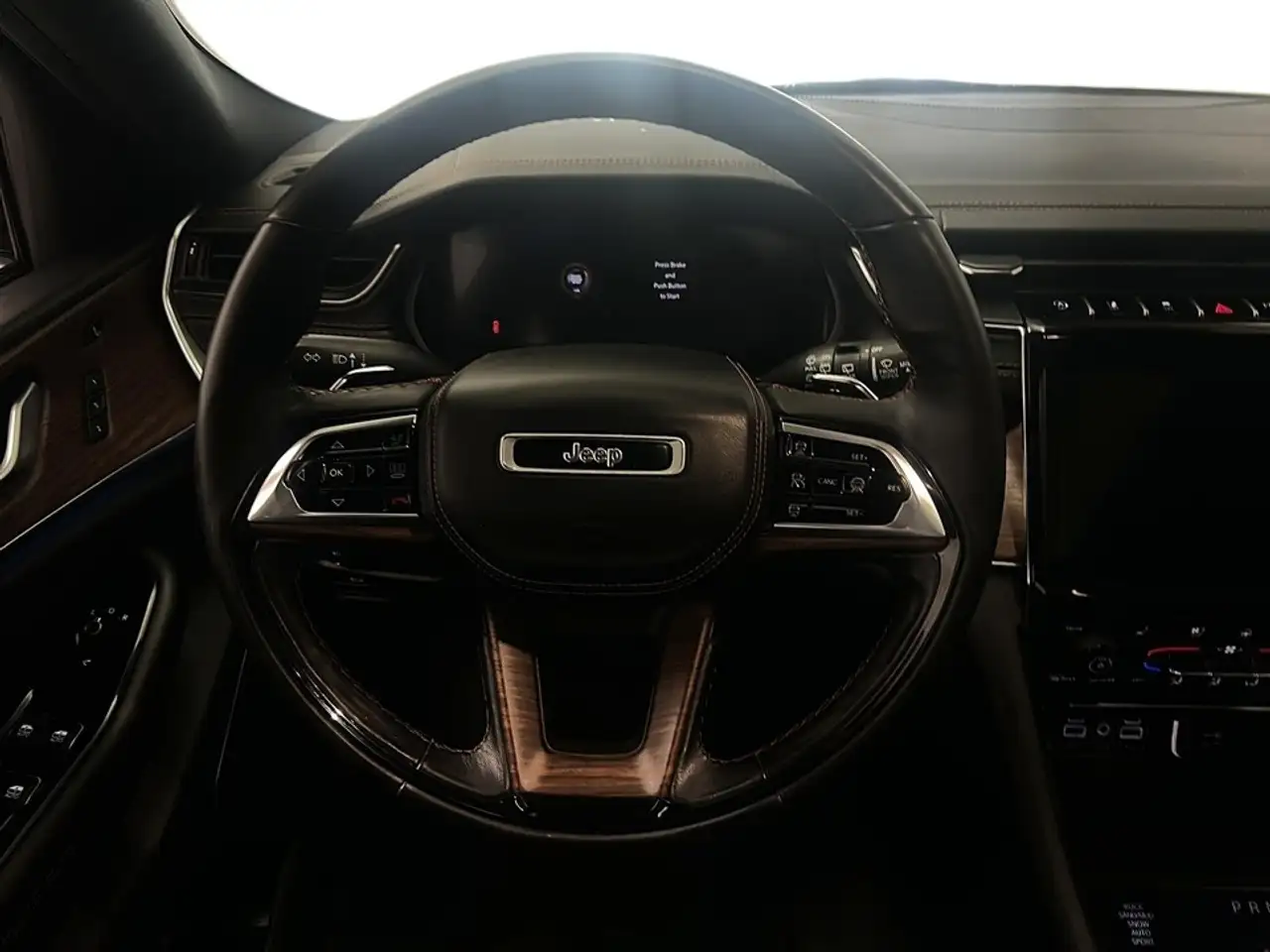 Jeep Grand Cherokee снимка Jeep Grand Cherokee