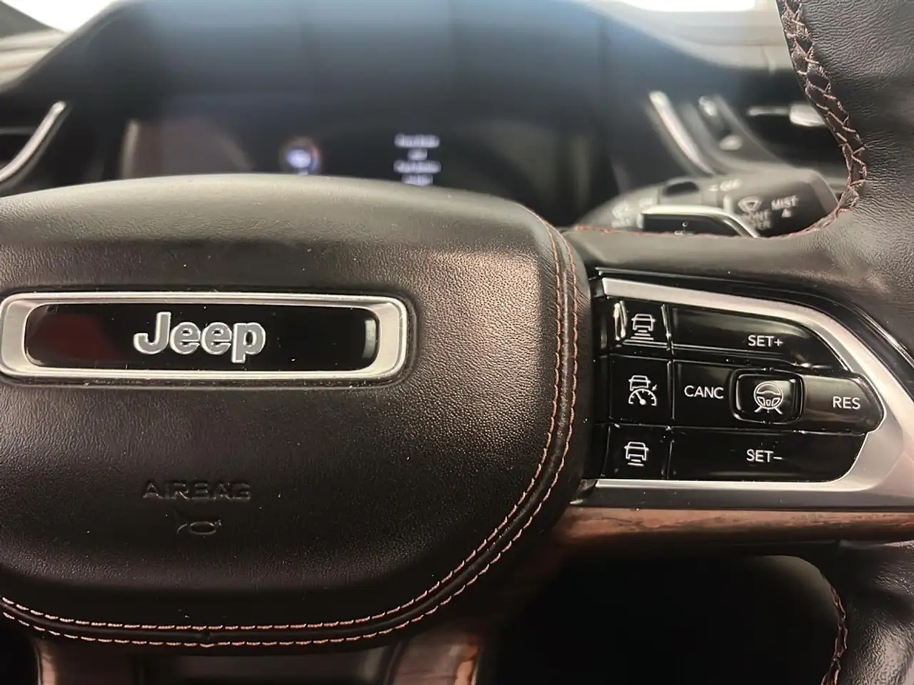 Jeep Grand Cherokee снимка Jeep Grand Cherokee